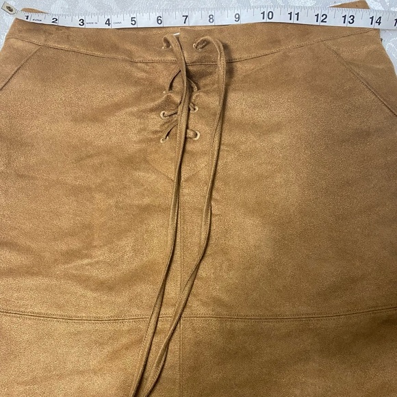 Lauren Conrad Faux Suede skirt size 2 - Picture 7 of 9
